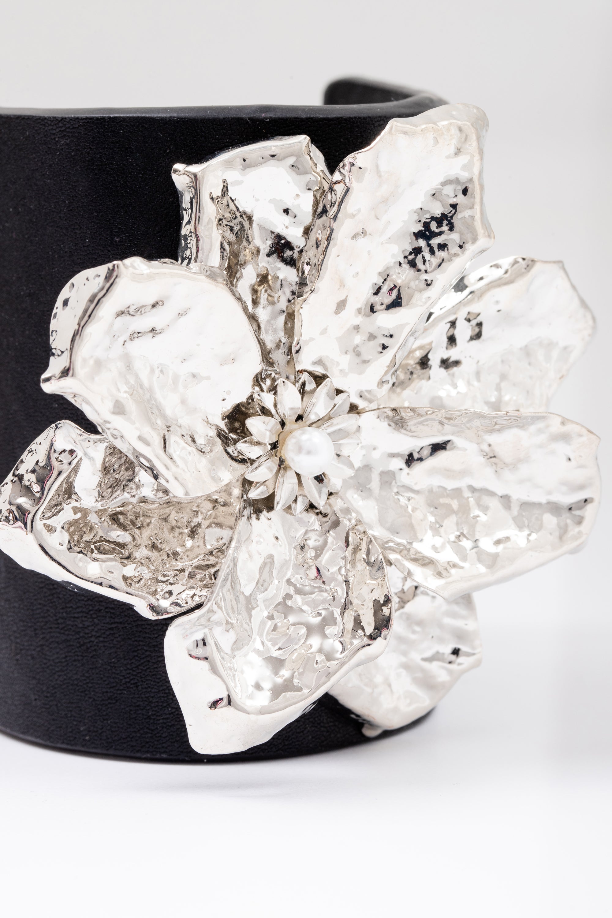 bracciale-donna-pelle-metallo-fiore-silver-dettaglio-212_Stella_Vi_E-shop_2025_12_05_644