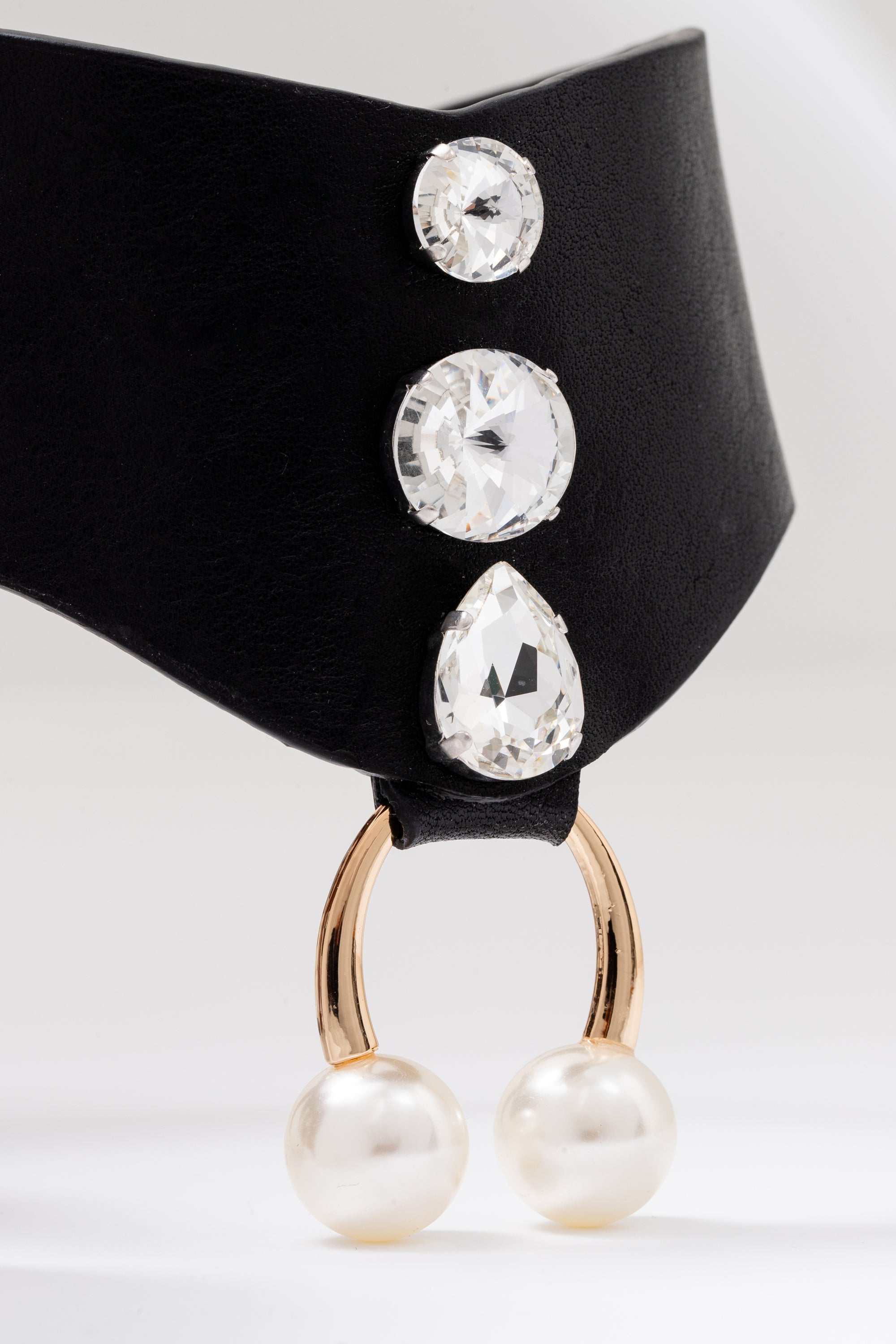 choker-donna-pelle-cristalli-perle-piercing-bianco-dettaglio-182_Stella_Vi_E-shop_2025_12_05_625