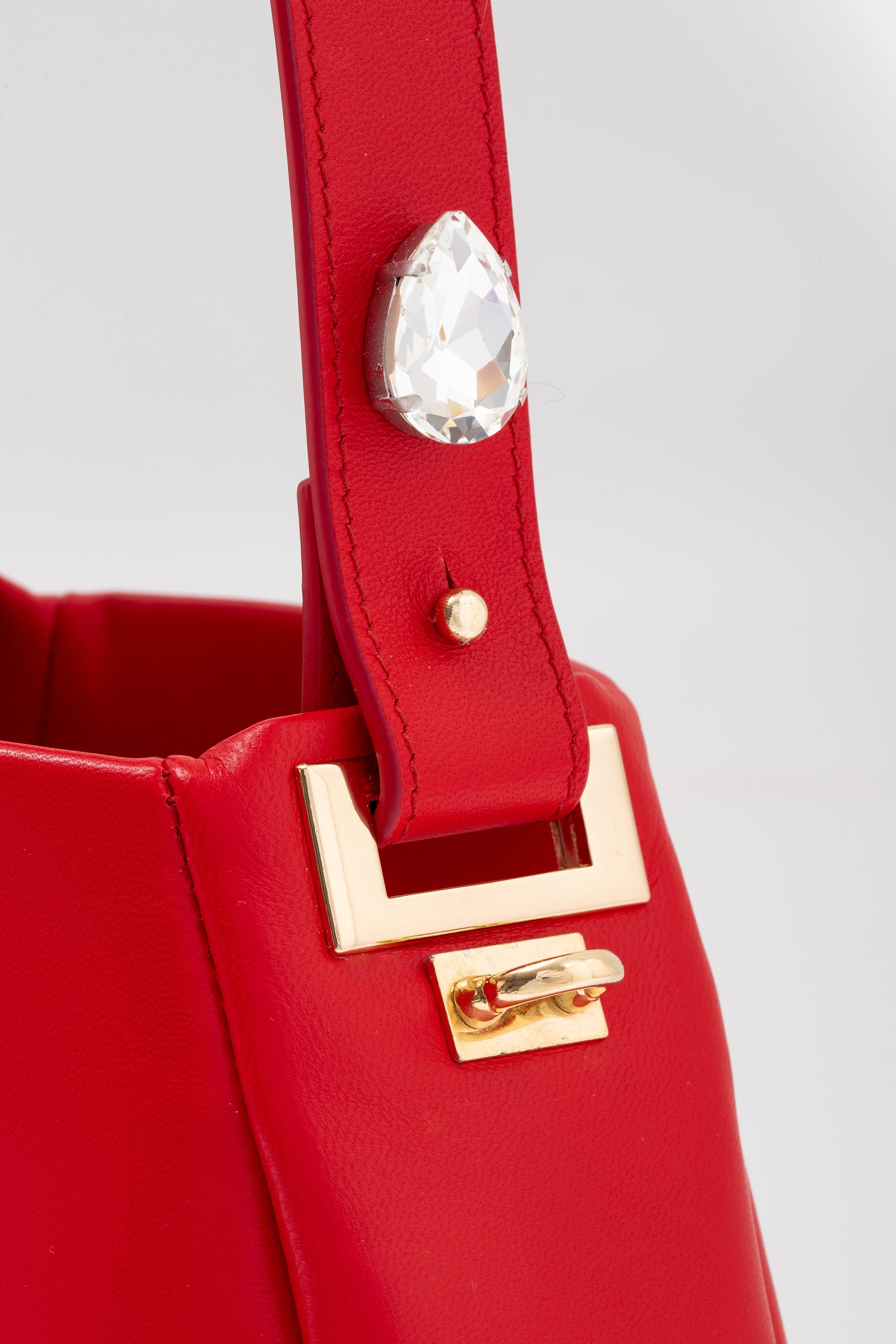 BORSA-DONNA-PELLE-ROSSA-DETTAGLI-CERNIERA_Stella_Vi_E-shop