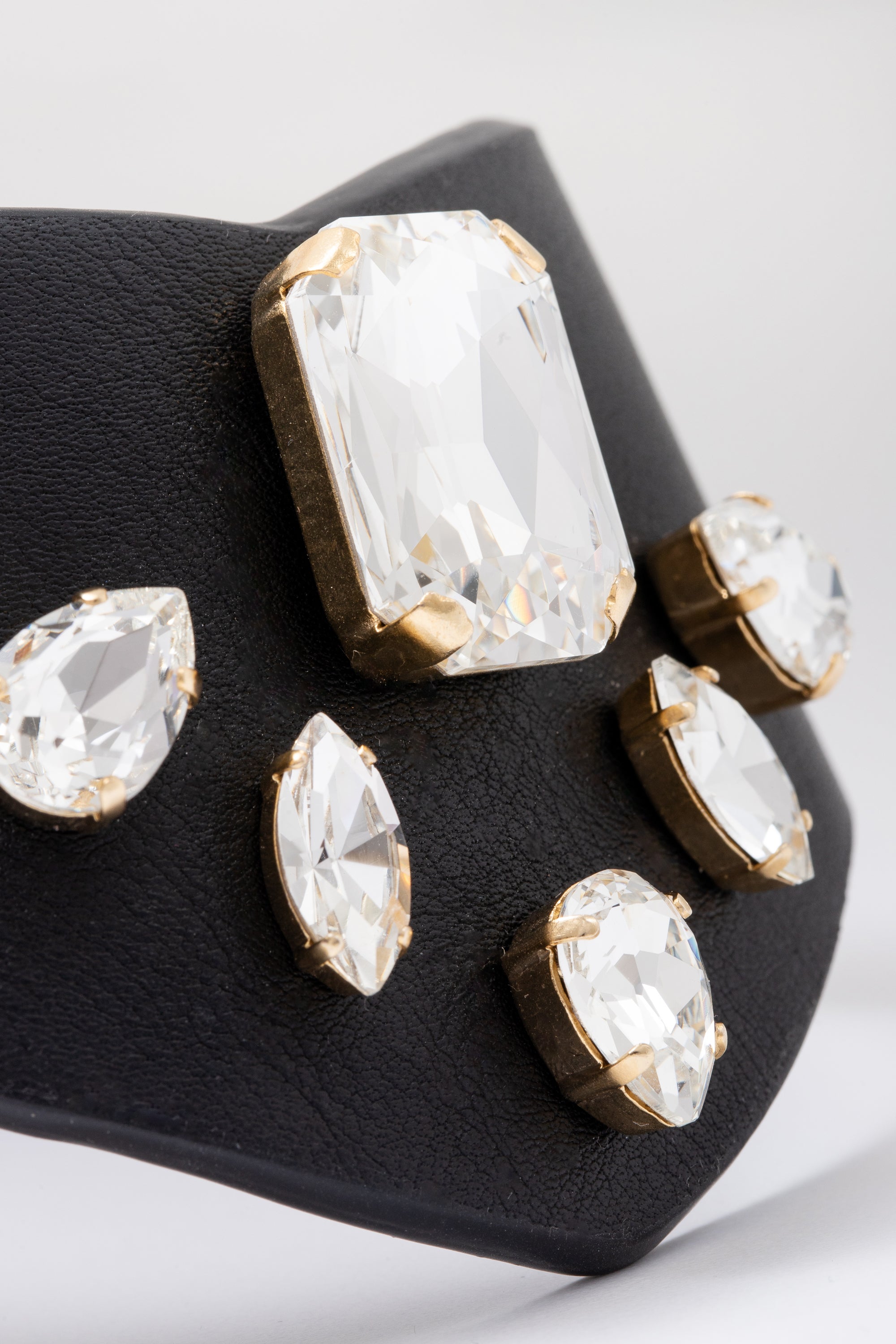 bracciale-donna-pelle-cristalli-nero-dettaglio-200_Stella_Vi_E-shop_2025_12_05_632