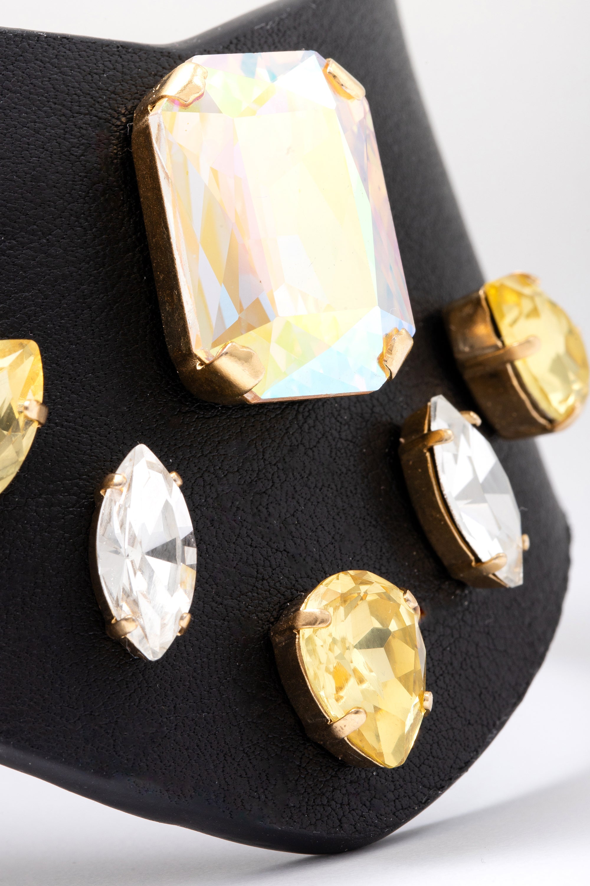 choker-donna-pele-cristalli-frida-nero-multicolore-dettaglio-178b_Stella_Vi_E-shop_2025_12_05_633b