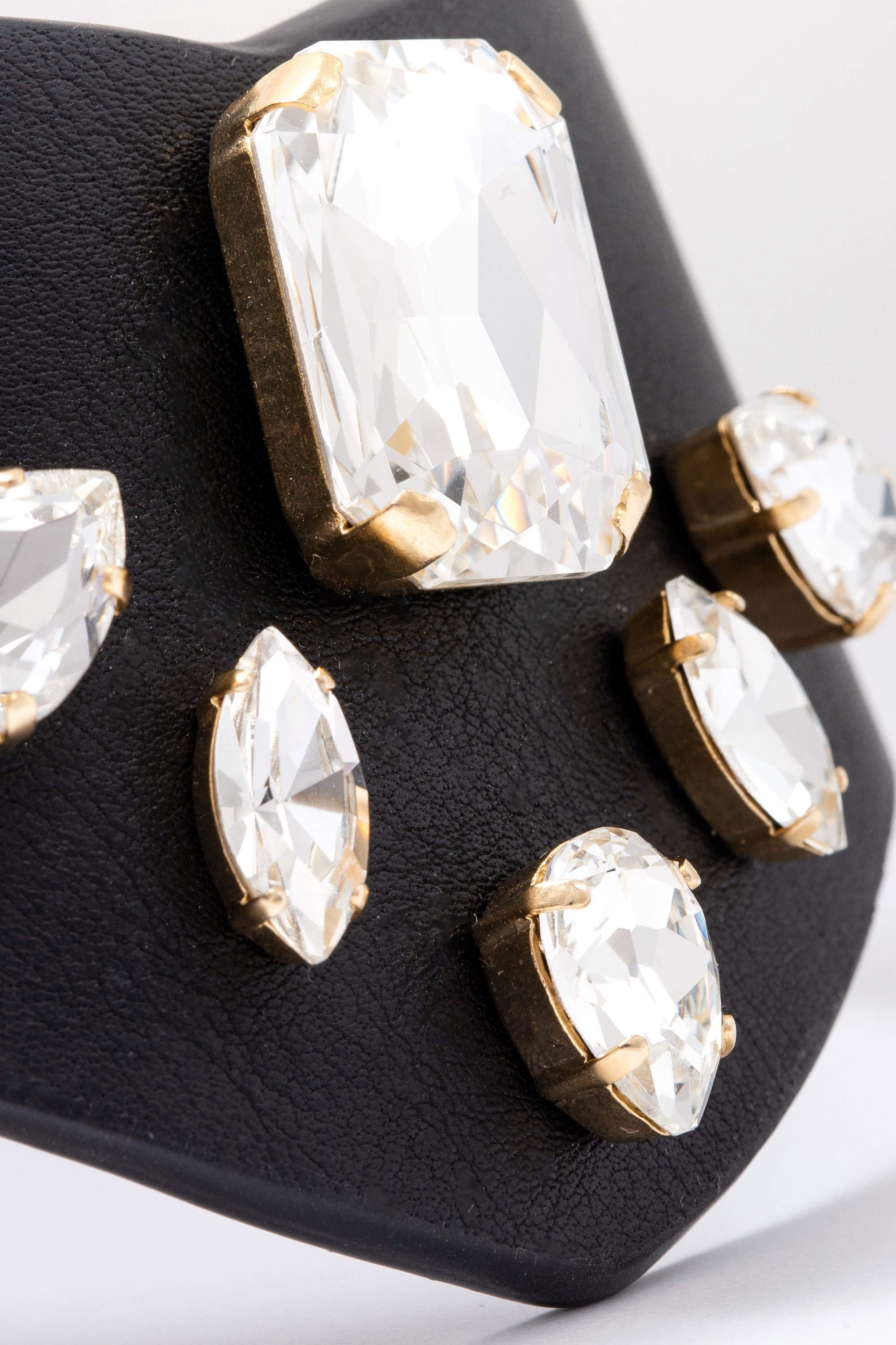 choker-donna-pele-cristalli-frida-nero-trasparente-dettaglio-177b_Stella_Vi_E-shop_2025_12_05_632b