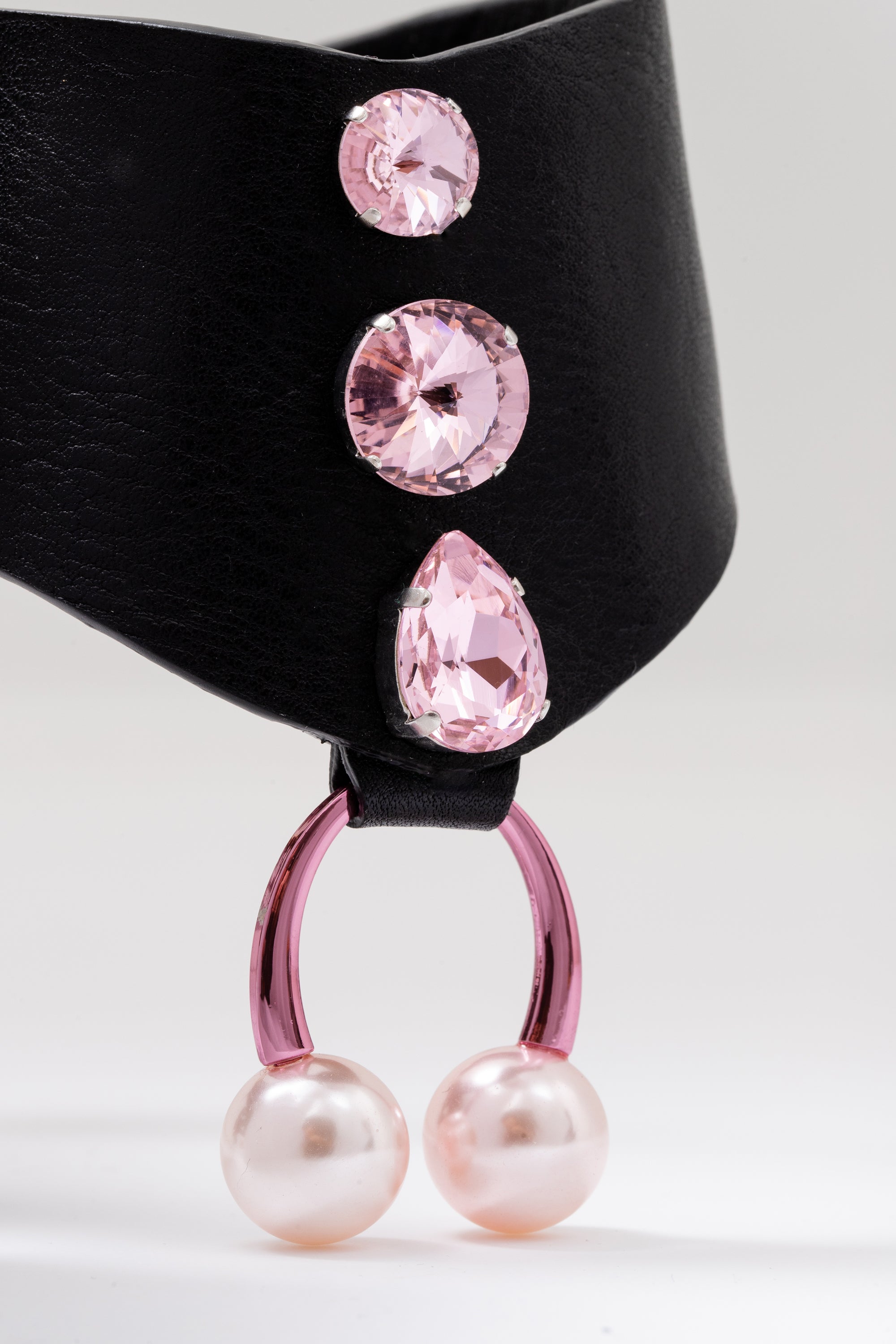 choker-donna-pelle-cristalli-perle-piercing-rosa-dettaglio-180_Stella_Vi_E-shop_2025_12_05_628